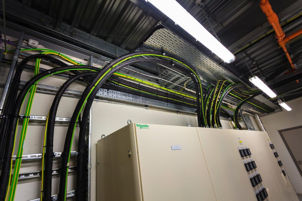 E7FF50 Cabling to electrical control boxes in plant room.